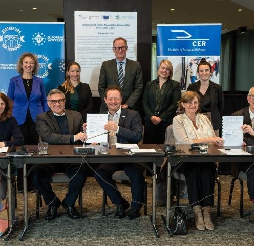 Women in Rail Agreement signed and ready for implementation